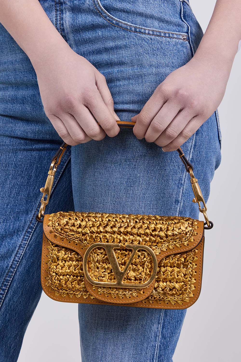 תמונת כל הלוק של תיק כתף לוקו סמול